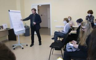 В ИКЦ прошла встреча с карикатуристом Максимом Смагиным