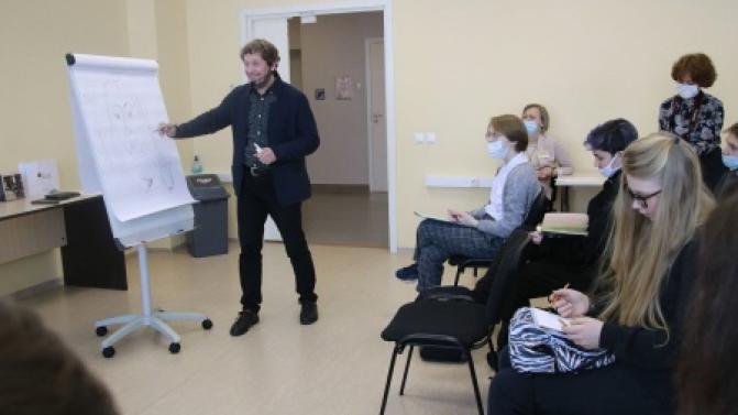 В ИКЦ прошла встреча с карикатуристом Максимом Смагиным