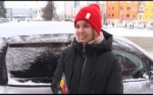 Полицейские поздравили женщин с Международным женским днем