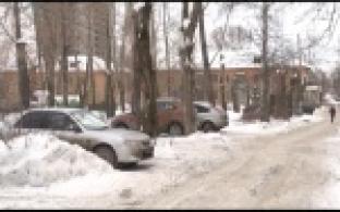 Жильцы дома на Ватутина выступили против парковки во дворе