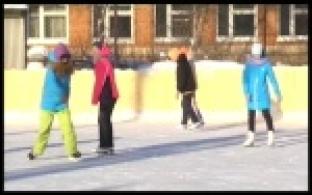 Жители Новоалексеевски построили корт для катания на коньках