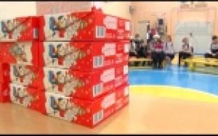 Новогодние подарки получили многодетные семьи из поселков и деревень