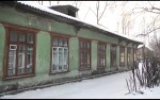 Жители аварийного дома на Магнитке замерзают без тепла