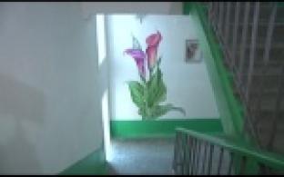 Картинная галерея появилась в подъезде одного из домов Первоуральска