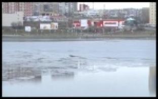 Спасатели предупреждают - на лед выходить еще рано