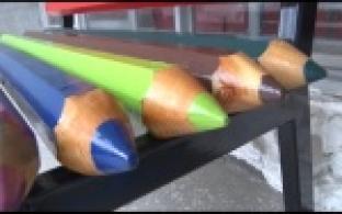 Студенты изготовили и установили креативные скамейки