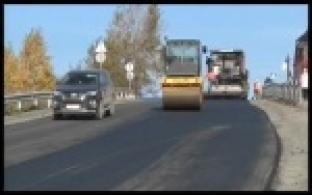 На улице III Интернационала укладывают асфальт