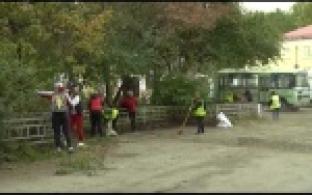 Жители Магнитки вместе с активистами провели субботник в парке