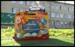 Подарки школьникам от профсоюза ПНТЗ