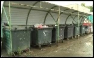 Коммунальщики призывают горожан не бросать в контейнеры жидкие продукты