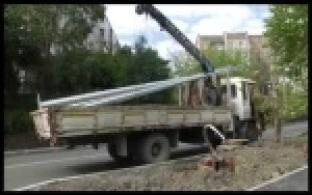 Новые опоры освещения устанавливают на улицах Первоуральска