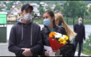 Работникам бюджетной сферы вручили ключи от квартир