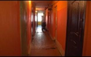 Жители дома в Первоуральске делают ремонт на этаже своими силами