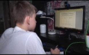 Уральские школьники начали учиться дистанционно