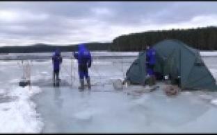 Первоуральские водолазы погрузились на дно пруда