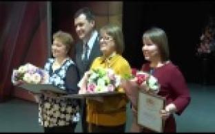 Благодарственные письма вручили женщинам на сцене ДК ПНТЗ