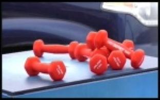 Сигареты на гантели меняли первоуральцы