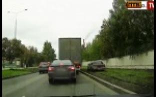 Новый газон вдоль Московского шоссе испорчен
