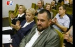 Определилсь с лидерами в Думе, вручили партбилеты новым членам