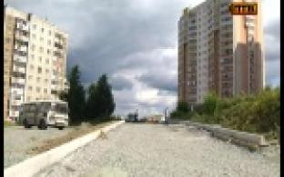В Первоуральске на бульваре Юности коммунальщики преступили к благоустройству одной из главных дорог микрорайона