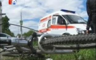 Двое школьников сегодня попали в ДТП на перекрестке проспекта Ильича и улицы Трубников