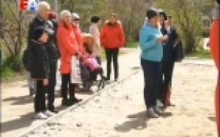 Соревнования рыбаков и хоккейный турнир устроили прямо на детской площадке