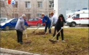 Сменили белые халаты на рабочую одежду