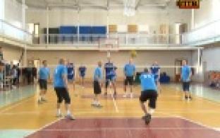 Сменили офисные костюмы на спортивную форму