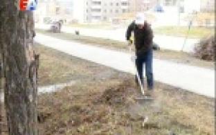 Инициативу по наведению чистоты первые лица города поддержали личным примером