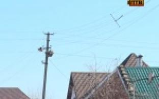Шквалистый ветер оставил без электричества сотни перовоуральцев