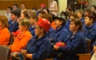 Руководство ПНТЗ поздравило с наступающим 8-м марта сотрудниц предприятия
