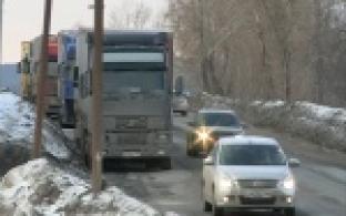 Пробка из фур помешала движению городских автобусов