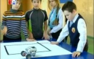 Оказать помощь роботу и спасти жизнь астронавту