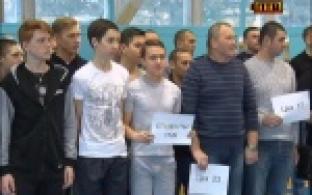 Канат, гиря и автомат Калашникова