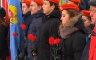 На митинг, посвященный дню памяти воинов-интернационалистов, собрались десятки  первоуральцев