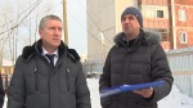 Чиновники и депутаты проверили важную стройплощадку