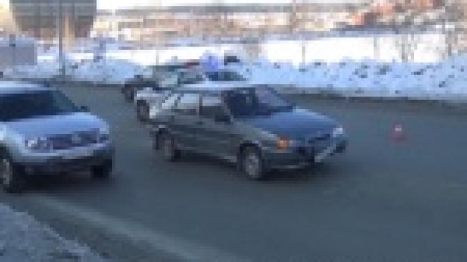 Подросток попал под колеса автомобиля на одной из центральных улиц Первоуральска