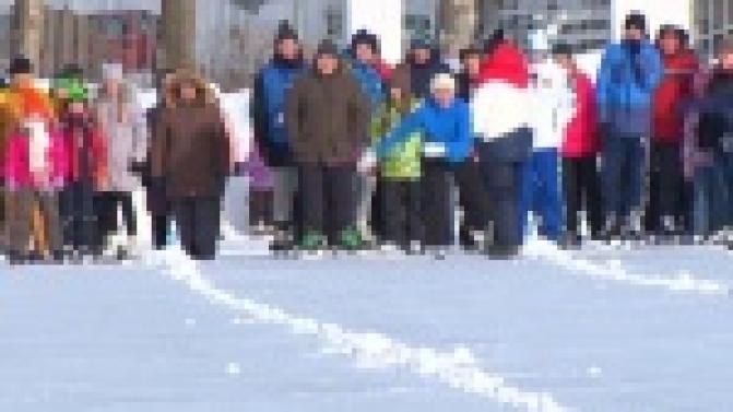 На стадионе прошли соревнования по конькобежному спорту "Лёд надежды нашей"