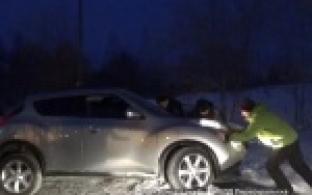 На помощь одной из автолюбительниц города пришли полицейские