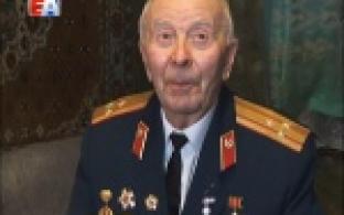 Валерий Хорев поздавил ветерана Великой Отечественной войны Николая Борисова с годовщиной снятия блокады Ленинграда