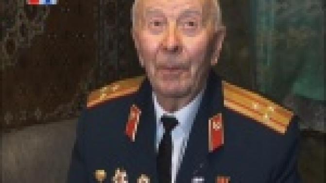 Валерий Хорев поздавил ветерана Великой Отечественной войны Николая Борисова с годовщиной снятия блокады Ленинграда