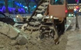 Сто с лишним Камазов снега ежедневно вывозят с улиц Первоуральска