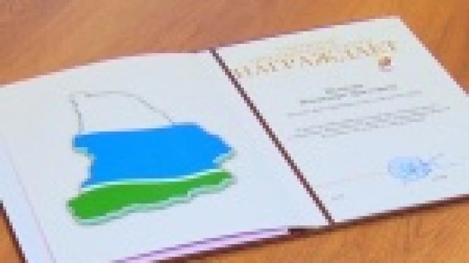 Подарок от губернатора в свой юбилей получил почетный первоуралец Владимир Валькер
