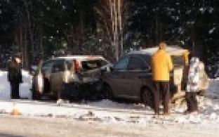 Недобрым выдалось утро для водителей сразу трех автомобилей