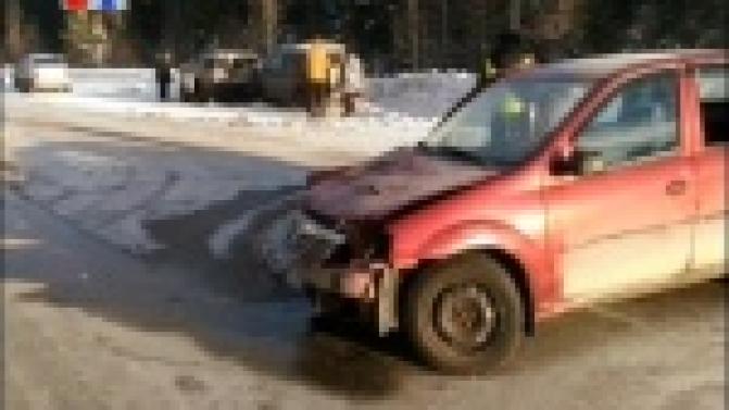 Три человека пострадали в результате ДТП, которое случилось накануне утром неподалёку от Первоуральска
