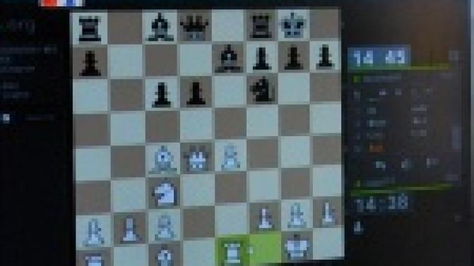Первоуралец с диагнозом "детский церебральный паралич" выигрывает партии у шахматистов, которые находятся в различных точках земного шара