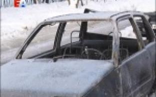 Легковой автомобиль сгорел накануне ночью при загадочных обстоятельствах на улице Прокатчиков