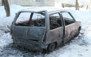Второй автомобиль за неделю сгорел в Первоуральске