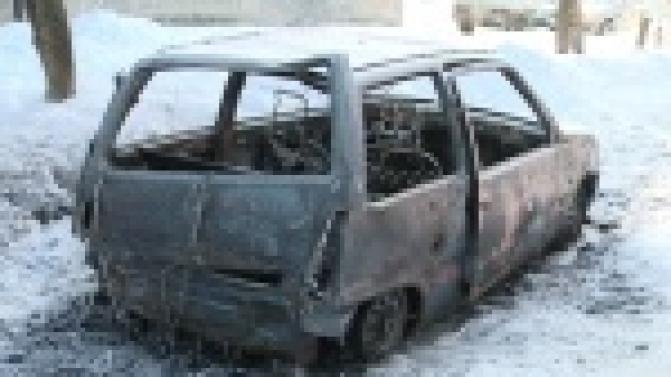 Второй автомобиль за неделю сгорел в Первоуральске
