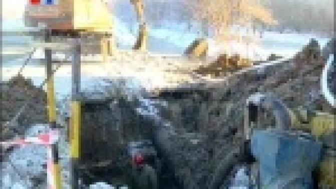 В Первоуральске ликвидируют последствия утечки на перекрёске улиц Комсомольская и Корабельный проезд